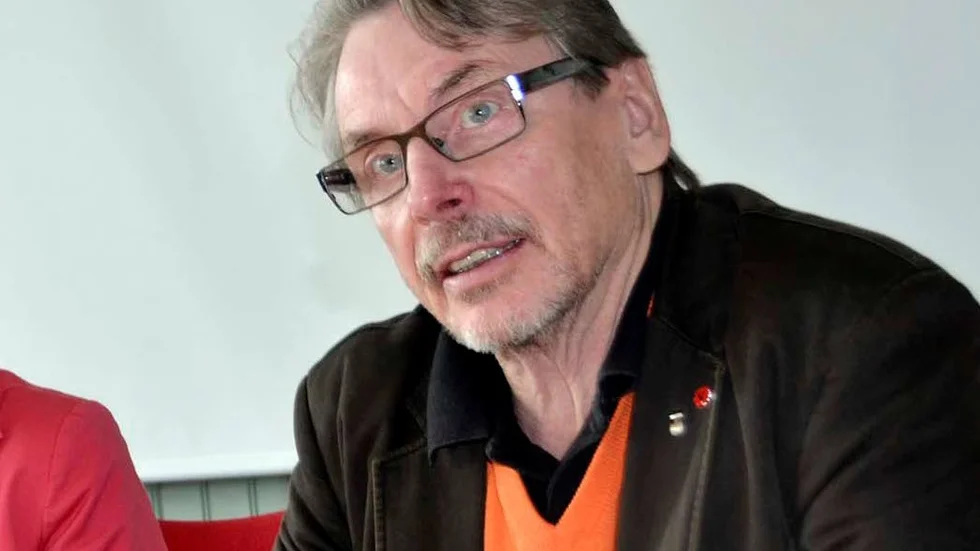 Gör om. Bosse Strömbäck, gruppledare för vänsterpartiet tycker att man bör göra rätt sak för Svartbjörnsbyn. " Tar man bort förskolan är risken stor att även skolan försvinner".