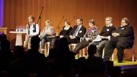 Pigg debatt? Panelen som svarade på frågor och debatterade kultur bestod av, från vänster: Thomas Sundström, länsteatern, Janica Sörestedt, ordförande i kultur- och fritidsnämnden, Maria Modig, chef på kultur- och fritid, P-O Sahlberg, barn- och utbildningsförvaltningen, Brittis Benzler, ordförande i BUN, Simon Härenstam, BUN samt Rolf K Nilsson, kultur- och fritidsnämnden. Foto: Rolf Jönsson