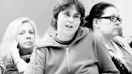 Meit Folhlin (S), Brittis Benzler (V) och Lisbeth Bokelund (MP) i Bun har lyssnat på föräldrarnas argument. En stor seger för demokratin.