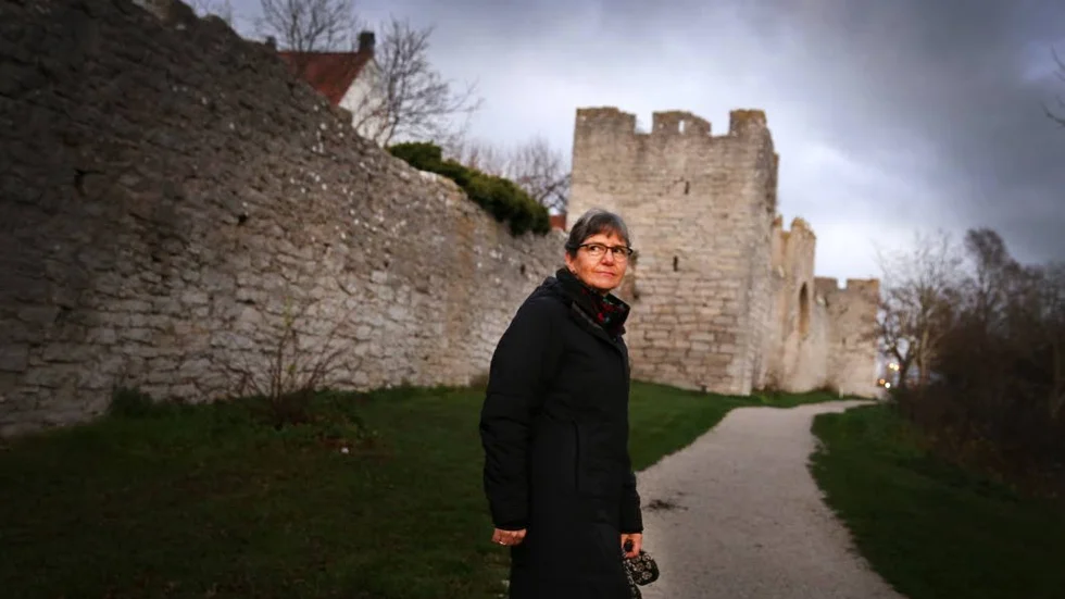 När den nya hälso- och sjukvårdsnämnden tar över vid årsskiftet vill man göra en omstart utan den gamla förvaltningschefen Maria Dalemar. Det kostar regionen 1,3 miljoner kronor.