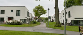 Politiker vill utreda uteplatser: "Skulle bli mer enhetligt och snyggare om föreningen fick lov att bygga likadana"