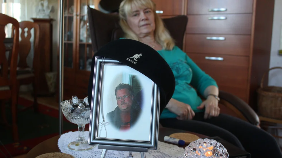 Susanne Larsson förlorade sitt enda barn, Jimmie Gustafsson,  natten till den 26 maj 2002. Att hålla minnet av honom levande har hjälpt henne att läka.