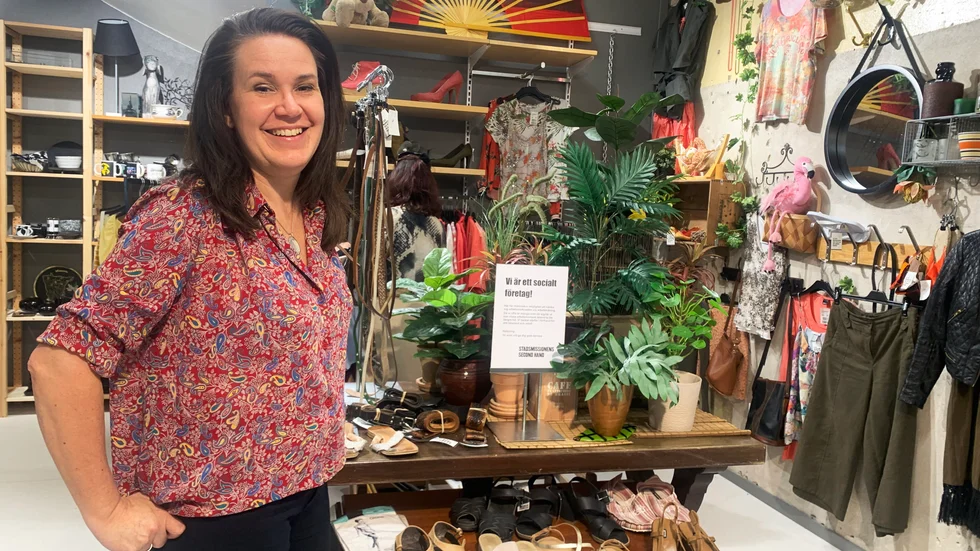 Stadsmissionens butikschef Maria Berggren kan glädjas åt en blomstrande verksamhet i centrum.
