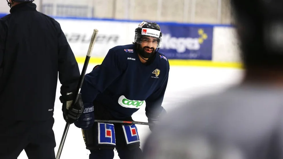 Bästa säsongen. Adam Rachidi gör sin bästa säsong. Med tio poäng på 16 matcher är han en av Hockeyettan Östras mest producerande backar.