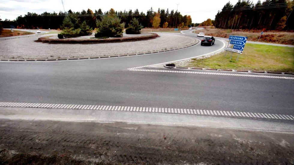 En man i 80-årsåldern misstänks för grov olovlig körning.