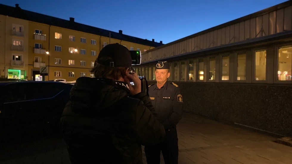 Polisens kommenderingschef Mikael Backman berättade om polisens insatser i Skäggetorp och Navestad.