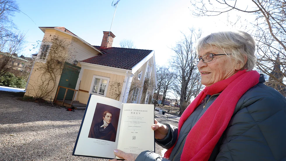 Eva Alström från Lokalhistoriska föreningen Eskilskällans vänner vill att Törnerosgården får status som byggnadsminne. Gården på Kyrkogatan fått sitt namn efter författaren Adolph Törneros.