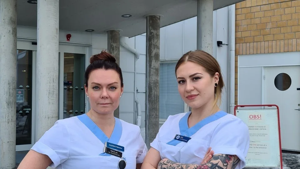 Sjuksköterkorna Nadja Ståhl och Ida Söderlund vill få politikerna att lyssna och agera.