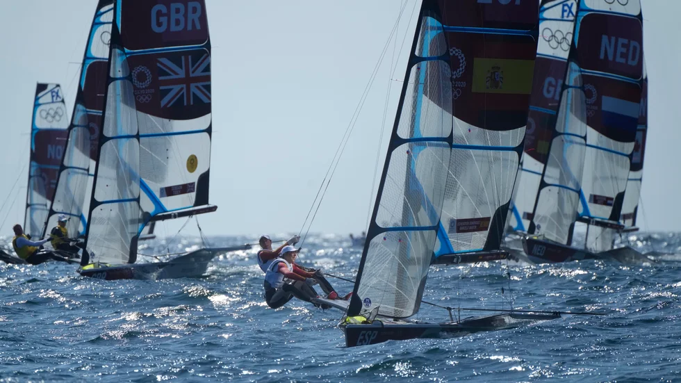 OS-segling i 49er FX i Tokyo i fjol, där systrarna Guezguez deltog. Arkivbild.