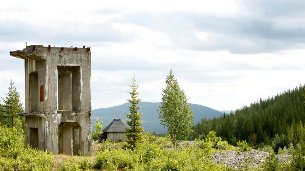 Boliden Minerals förbereder en ny koncessionsansökan för Laver, efter att ha fått avslag från sin första efter regeringsbeslut. Det krävdes Natura 2000-prövning i samband med koncessionen. Brytning i Laver pågick 1943-1946 och i avfallet fann SGU 590 ton koppar.