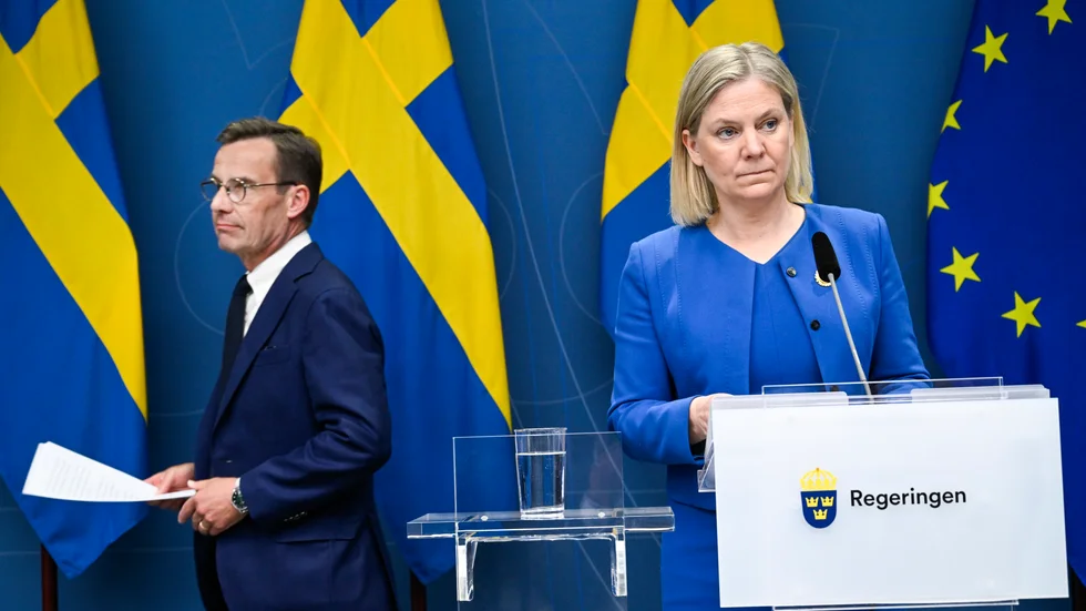 Moderaternas partiledare Ulf Kristersson (tv) och statsminister Magdalena Andersson (S).