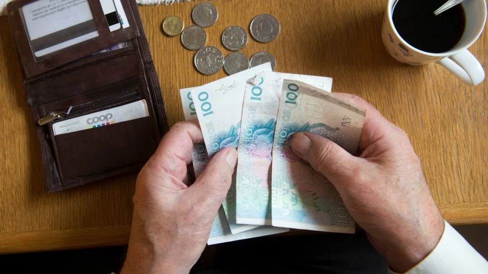 Pengar. Var är rättvisan i att pensionärskollektivet hamnar efter ekonomiskt? undrar Lars O Ericsson.