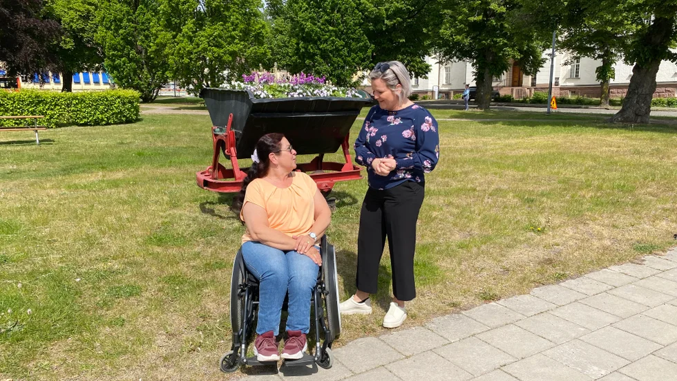 Det är ont om gode män i västra länsdelen. Christina Wiklund till vänster har stöttat andra människor i många år. Ivana Smoljans uppdrag är att få fler att vilja ta uppdrag.