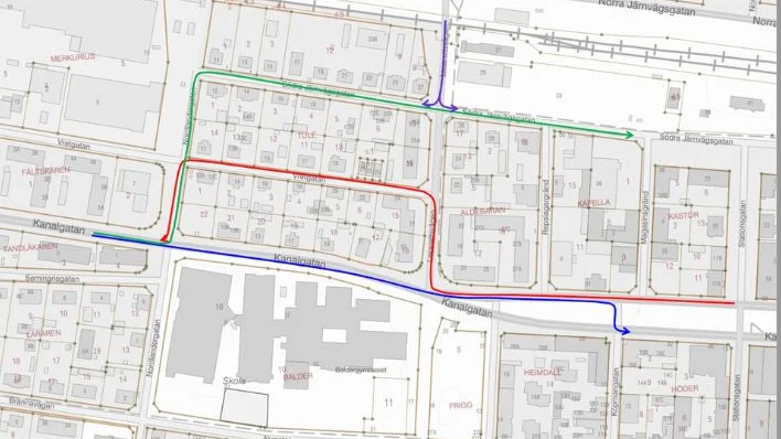 Omledning av trafik på grund av asfaltering vid nya rondellen på Kanalgatan.