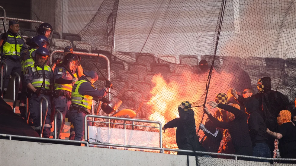 Derbyt mellan Djurgården och AIK urartade.