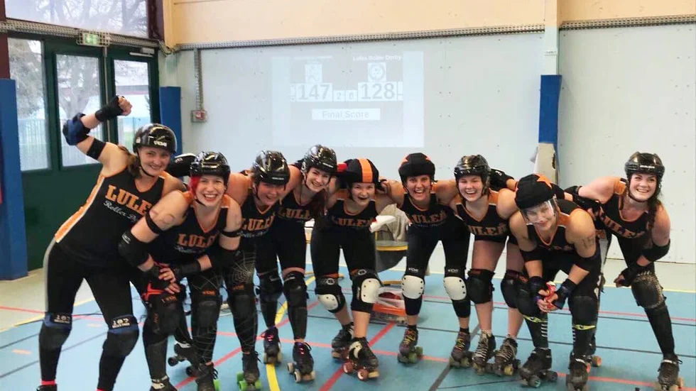 Lagbild. Här är Luleå Roller Derbys trupp i den franska turneringen som spelades i Paris.