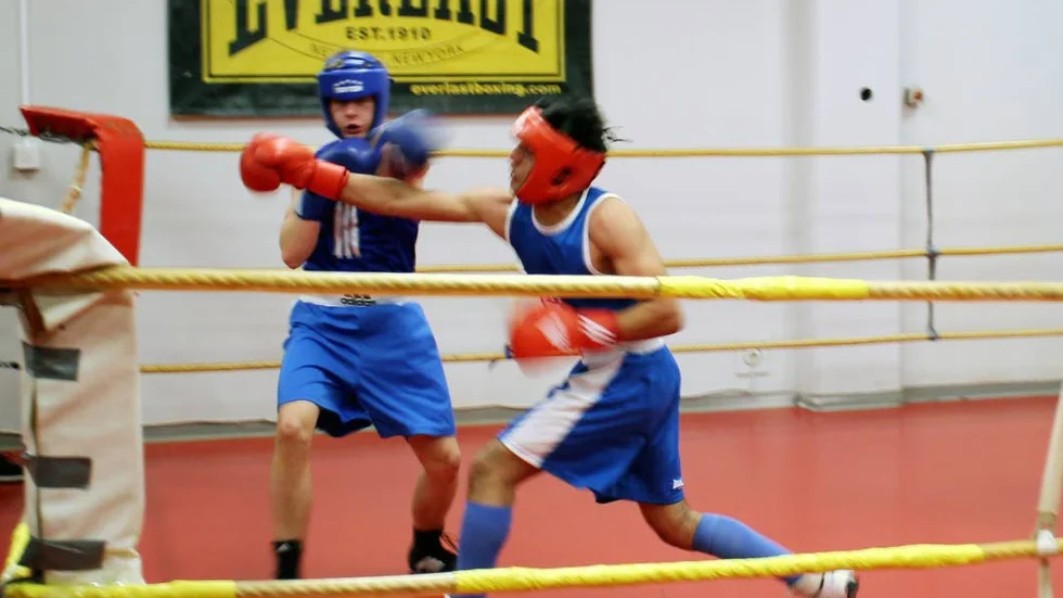 En rak höger från Faizudin Rasoli, I 19, i rött. Rasoli föll till slut med 0-3 mot Vili Vaahto.