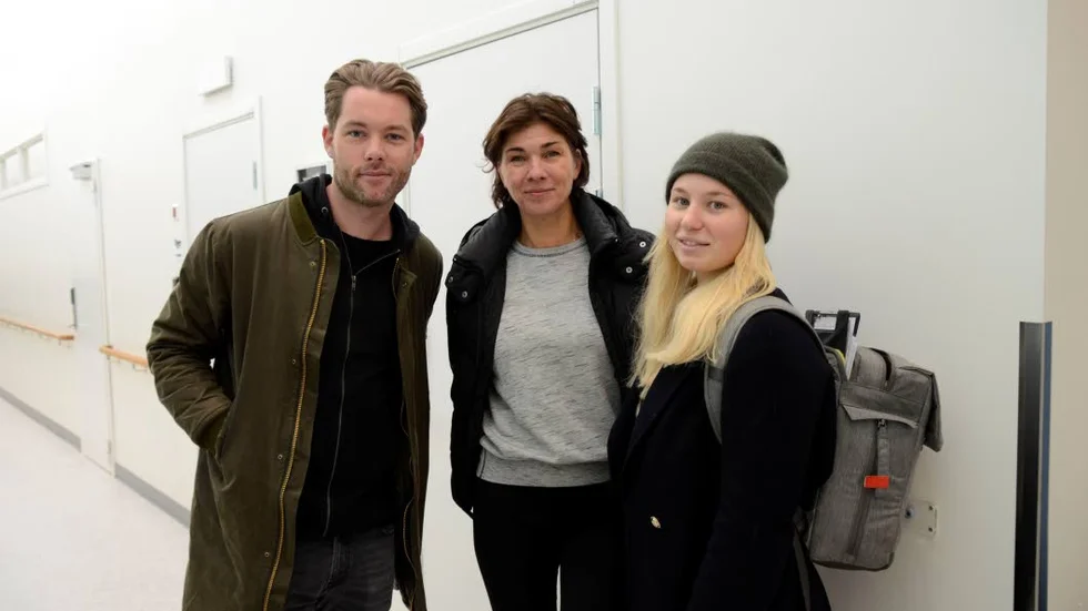 Grannyra. Marcus Björling, ansvarig för sociala medier, Eva Voors, pressansvarig, och Louise Ronström,inspelningsledare, arbetar med Postkodlotteriet.