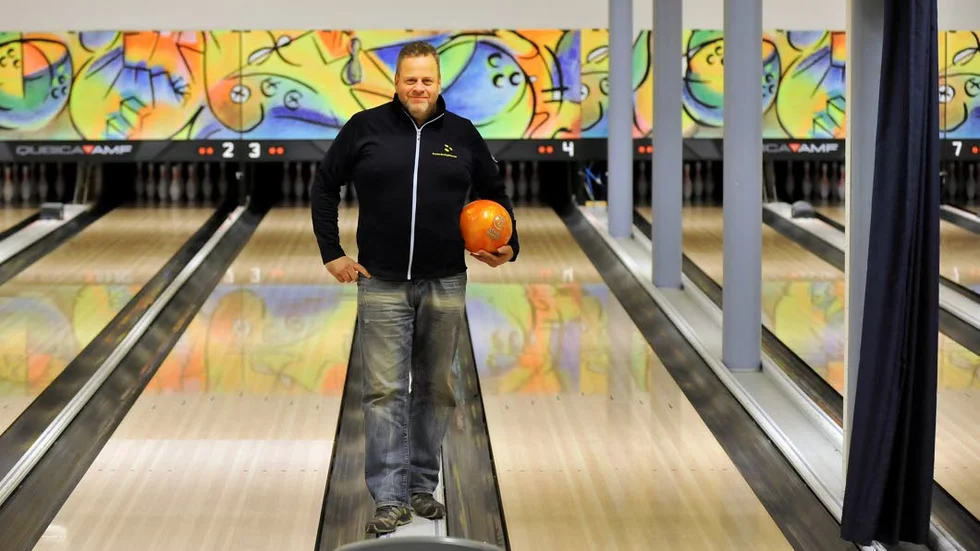 Calle Wikhede är orolig för bowlingens framtid. De som tidigare drog in nya spelare har inte samma intresse att göra det längre.