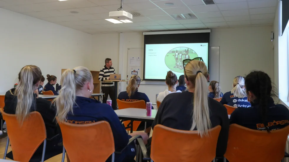 LFC-spelarna fick en 45 minuter lång föreläsning om vad matchfixning är och hur spelbolaget Svenska spel jobbar mot det. 