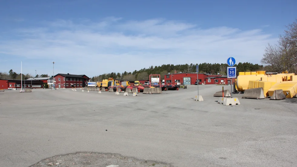 Här på Ängby industriområde finns färdiga planer på 800–1 000 nya bostäder, parkeringshus, grönområden och en mellanstadieskola. Men kommunens nya politiska ledning har pausat projektet.