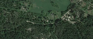 Nya ägare till fastigheten på Tveta Skogshall 1 i Stora Sundby - 650 000 kronor blev priset