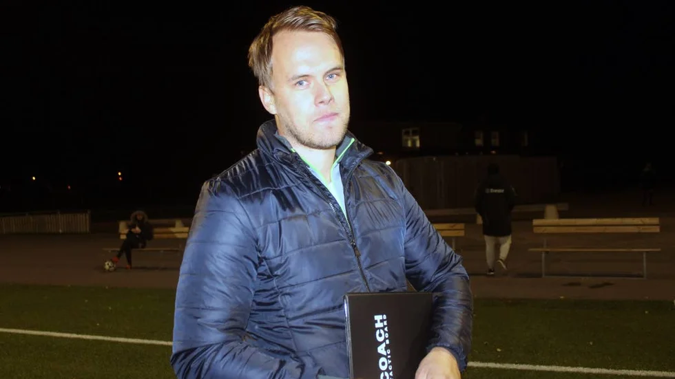OAVGJORT. Fredrik Lind var inte nöjd med insatsen mot Wreta, även om Giffarna säkrade att ha två lag bakom sig.