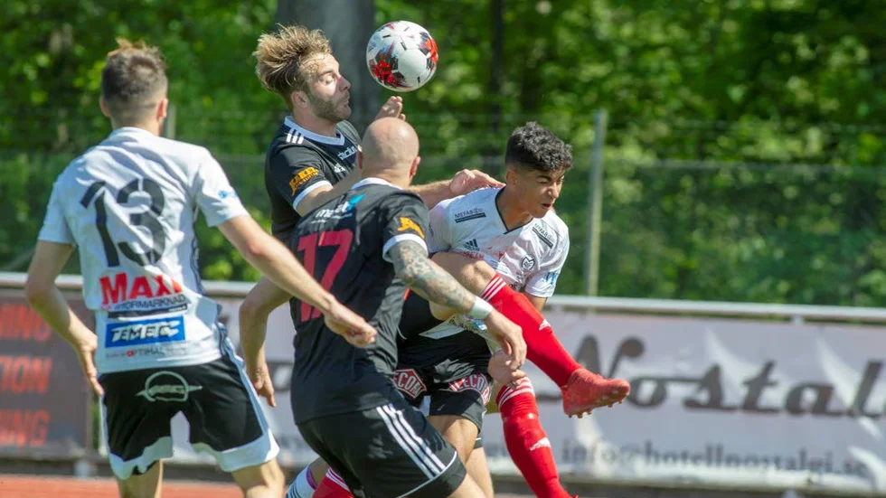 Straff? Ja, det var i alla fall här som Ahmed Qasem fixade straffen som gav 1-1 och en poäng för Maif