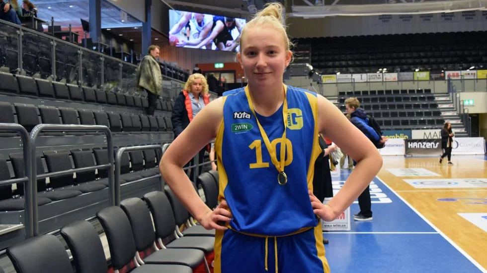 Nöjd. Sanna Ström med medaljen runt halsen.