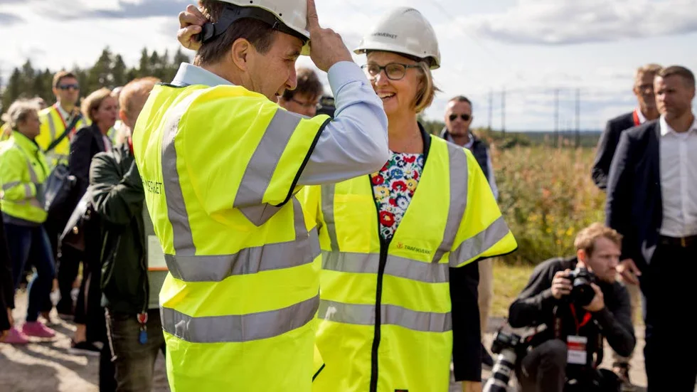 Invigning av Norrbotniabanan ,Stefan Löven , stadsminister inviger byggstarten på Norrbotniabanan med Lena Erixsson generaldirektör trafikverket.