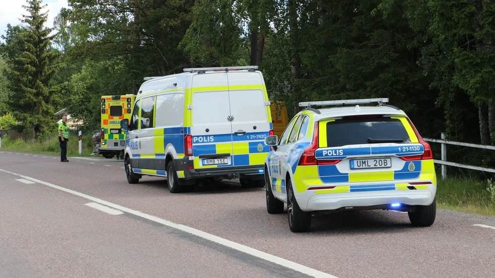En Motorcykel körde in i en lastbil på väg 282 utanför Uppsala.