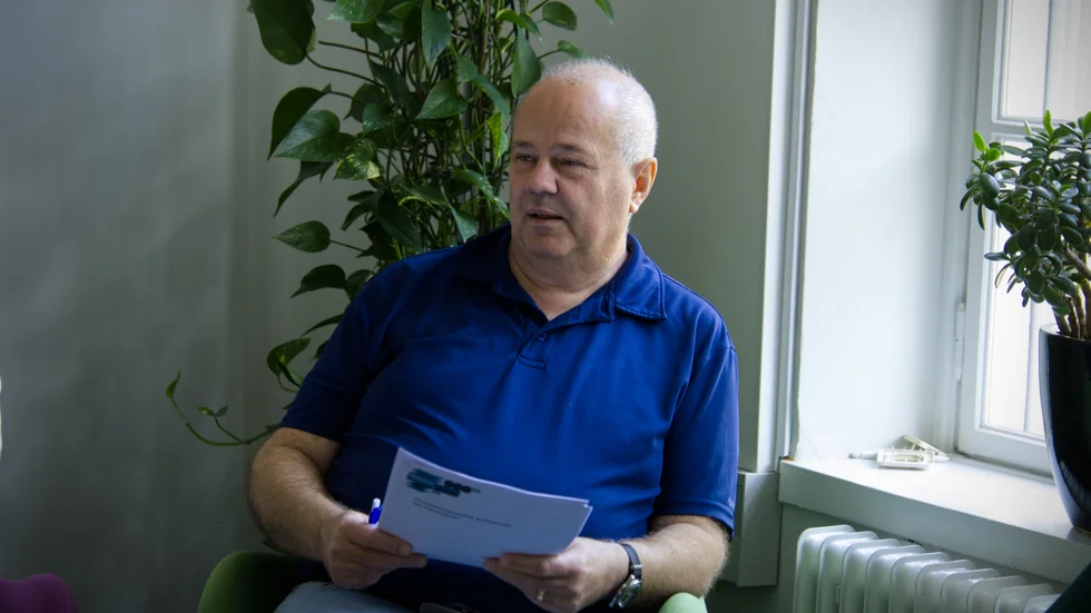 Kommundirektör Paul Håkansson är inte nöjd med hur polis och åklagare har skött hanteringen av kommunens anmälan om misstänkt välfärdsbrott. "Det uppmuntrar inte precis för kommunen att anmäla brott", säger han.
