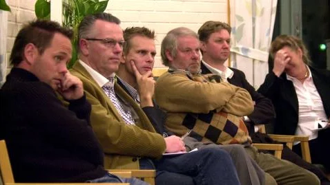 Inget uppåt hos Vadstena.com vid onsdagskvällens besked. Från vänster Matte Lundh, Bengt-O Petersson, Mattias Sparrborn, Rolf Fagrell, Peter Kenell och Carina Milton. Bild: CHRISTER ELDERUD