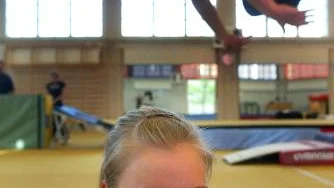 Evelina Klerborg tror att många skulle kalla henne träningsnarkoman. Hon tränar själv gymnastik sex timmar i veckan och leder dessutom sju andra gymnastgrupper. Bild: TORD OLSSON