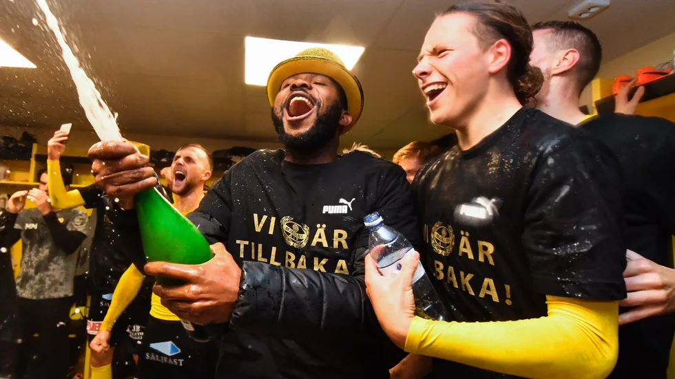 Kevin Höög Jansson (till höger) under tiden i Mjällby. Nu är han klar för IFK Norrköping.