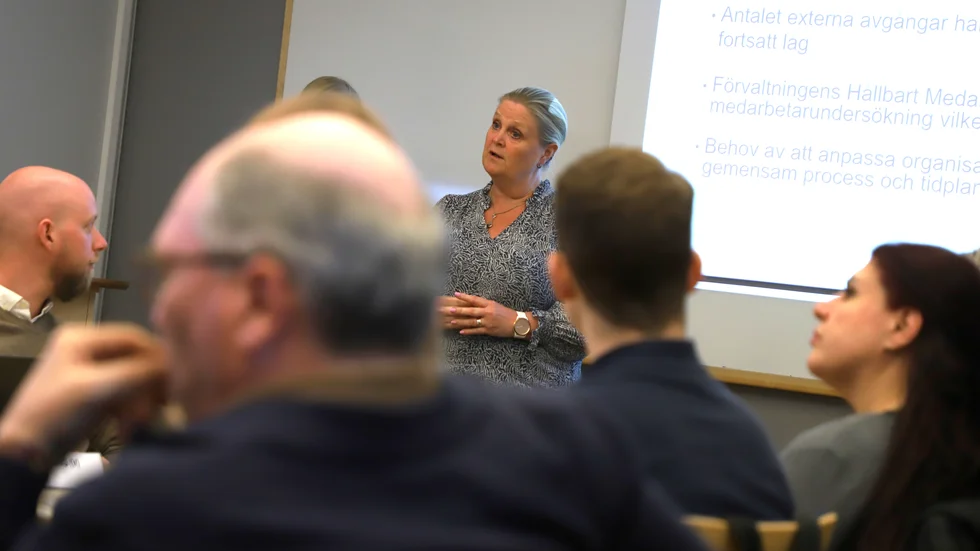 Christel Horsak är avdelningschef för grundskolan inom Linköpings kommun. Hon är bekymrad över den höga frånvaron i kommunens skolor och menar att det är viktigt att agera snabbt när problemen blir synliga.