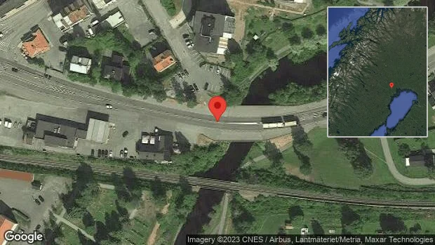 Fordon stillastående på väg 97