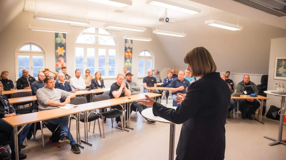 Sofia Amloh (S) talade för behovet av en mer reglerad och stram arbetskraftsinvandring särskilt för lågkvalificerade yrken.