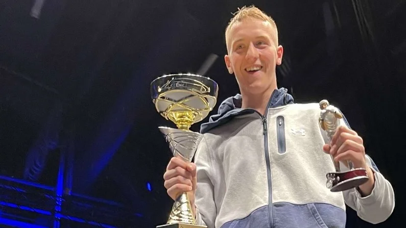 Jonathan Johnsson blev under lördagens Fight Night utsedd till bästa hemmaboxare. 19-åringen fick även ta emot en utmärkelse av Östsvenska Boxningsförbundet som bästa boxare under 2022.
