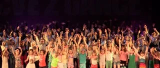 Unga dansare intog teater