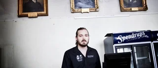 Tre personer bakom valborg