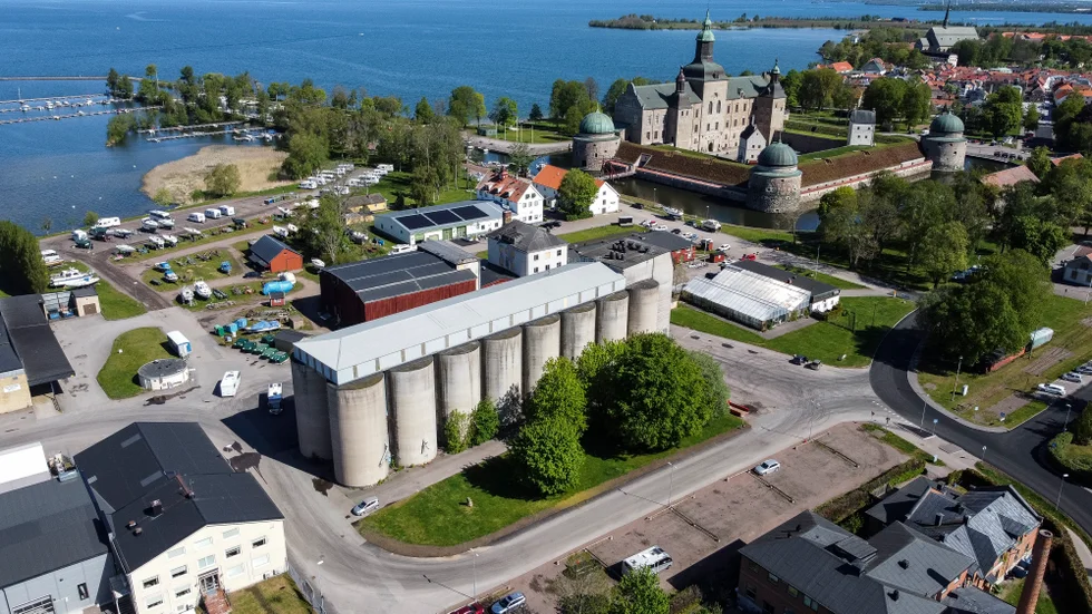 Kommunikativt behöver det finnas ett tydligt, strukturerat och tillgängligt svar på varför silon i Vadstena ska rivas. Annars kommer protesterna att fortsätta.