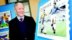Nils Liedholm fyller 85. Klart en av våra allra största idrottsmän ska ha ett eget frimärke. Foto: Fredrik Sandberg/Scanpix
