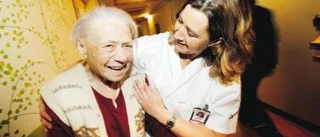 93-åriga Kerstin trivs hos sina julänglar