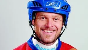 Lagkapten. Anders Davidsson, kapten och pålitlig målskytt i Tjust Bandy. Foto: Anders Liljegren
