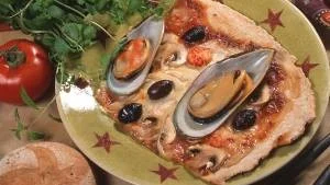 Godare pizzor. Visst kan du göra god pizza hemma i ugnen. Här finns tips och förslag som ger garanterat bättre resultat.
Foto: Dan Strandqvist
