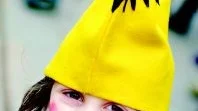 En härlig huvudbonad. Matilda Qubti hade gårdagens mest utmärkande tupphatt.  Foto: Matilda Ahl