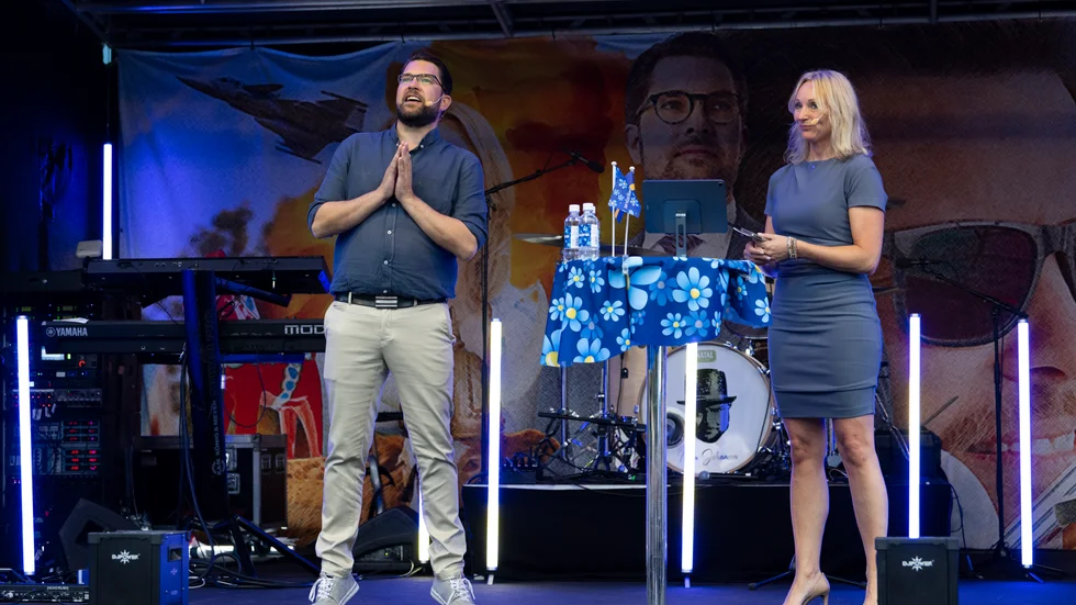 Sverigedemokraternas partiledare Jimmie Åkesson och EU-parlamentariker Jessica Stegrud vid ett torgmöte i Gävle tidigare i augusti.