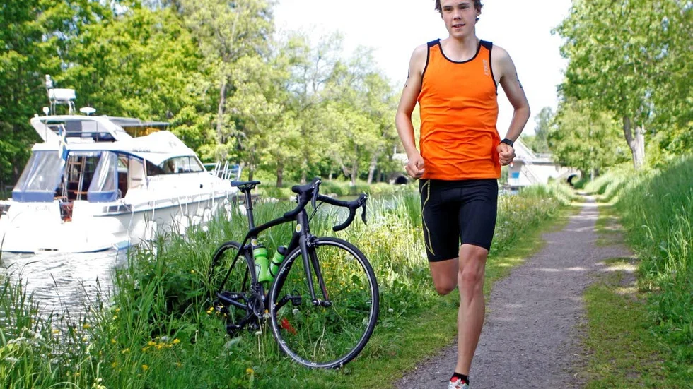 Stöd. Det kan Gabriel Sandör få av SOK. Triathleten är en av de aktuella till topp- och talangprogrammet.
