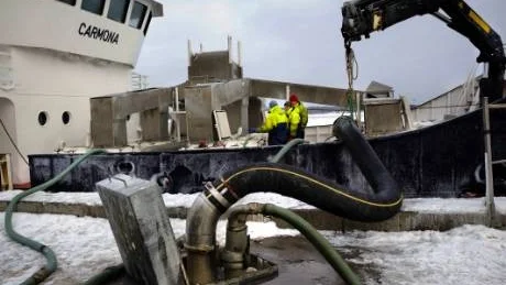 "Carmona" från Göteborg lossade 300 ton fisk i Västervik under måndagen.